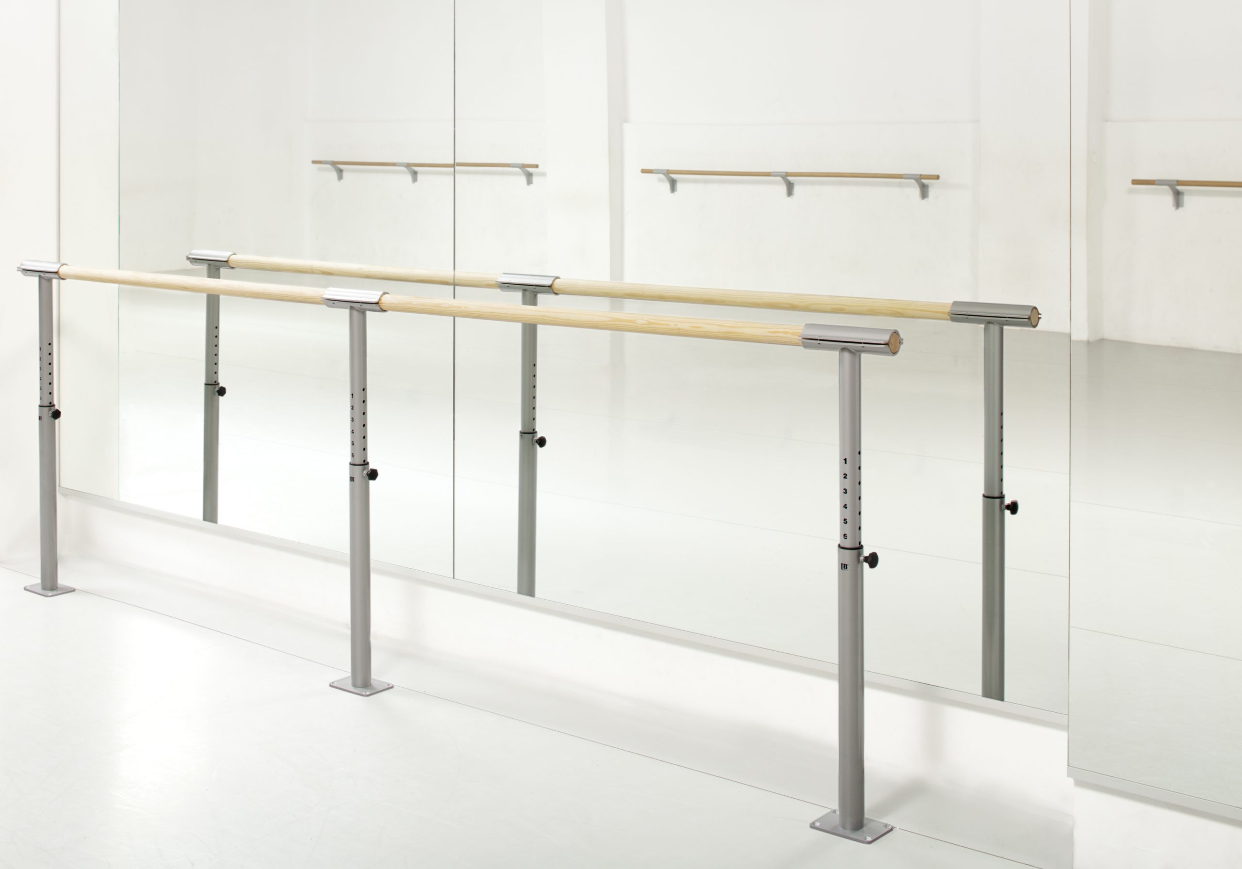Height-adjustable floor-mounted ballet barre Isa-Fix - Dinamica Ballet